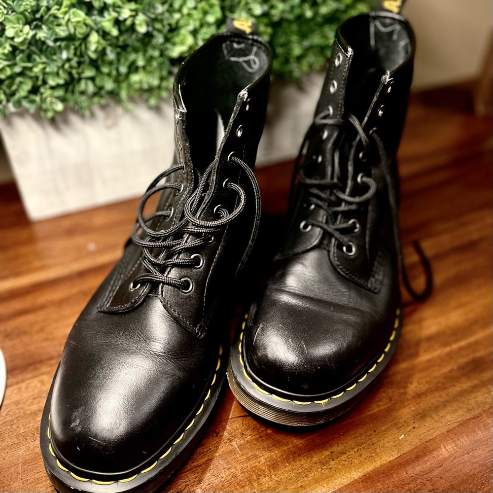 Dr. Martens Men’s Boots size 10  black